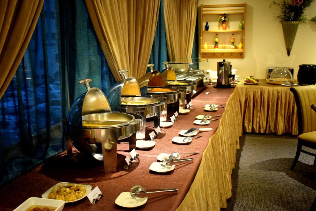 Nejoum Al Emarat Hotell Sharjah Exteriör bild