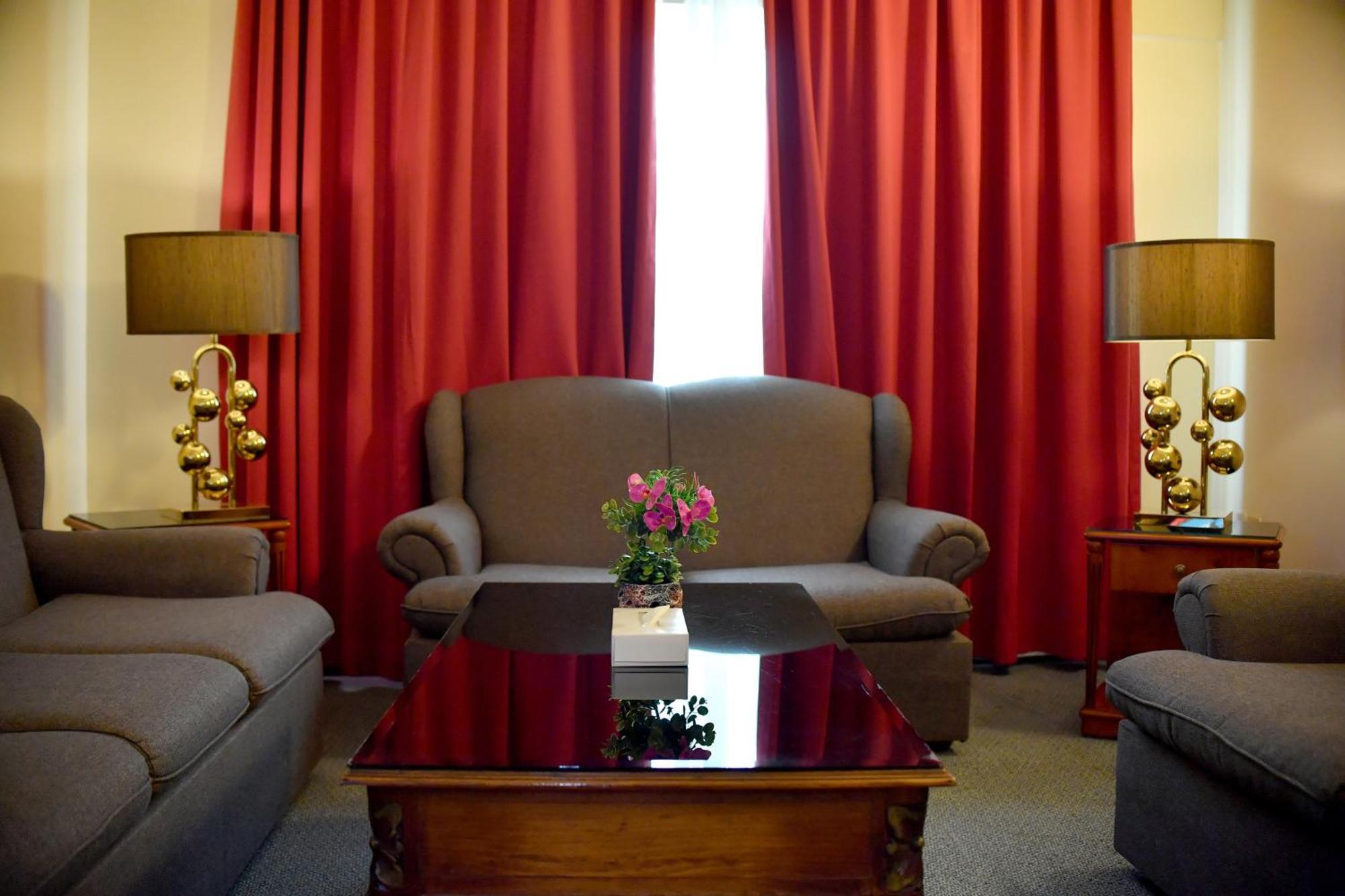 Nejoum Al Emarat Hotell Sharjah Exteriör bild
