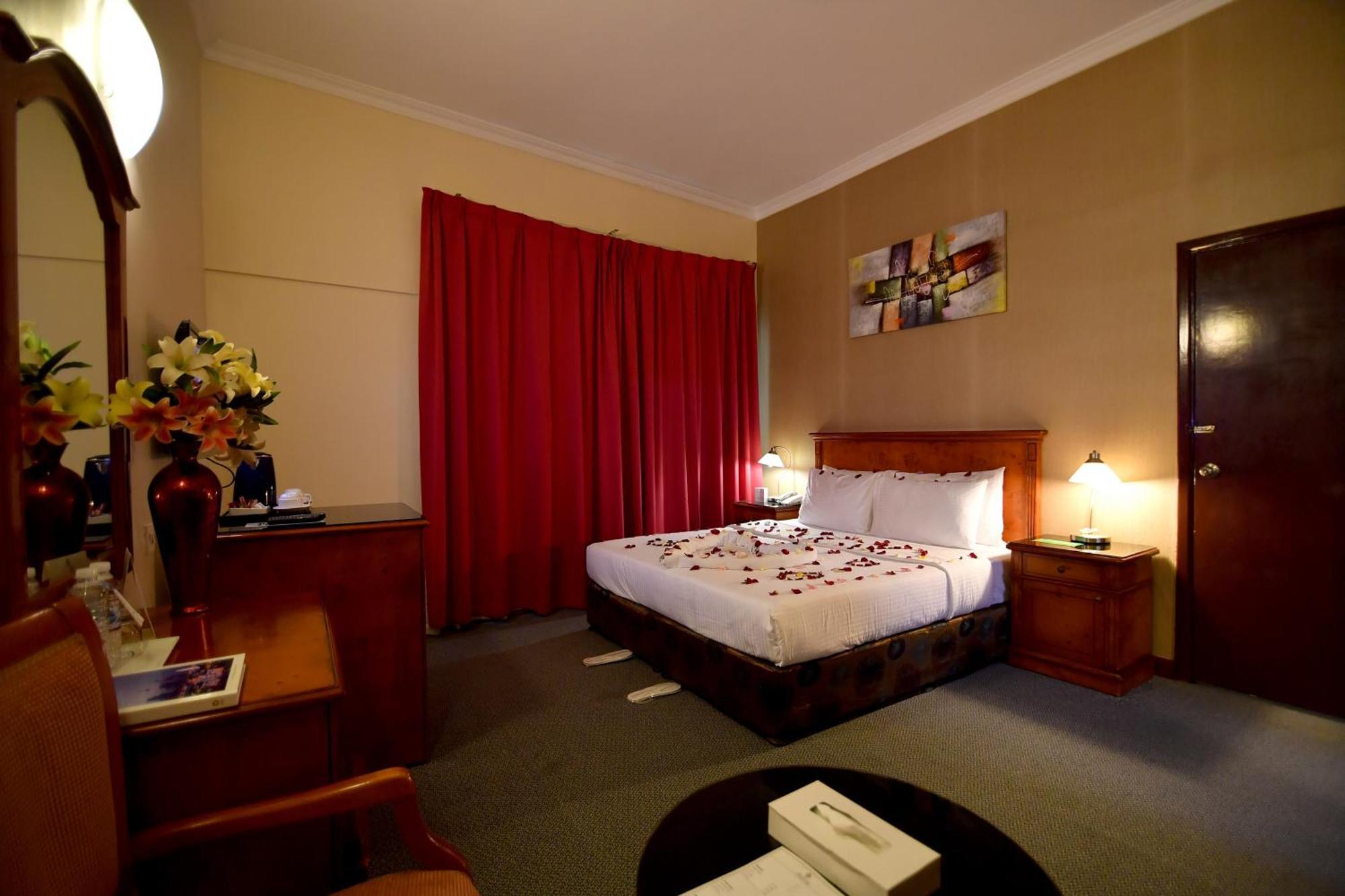 Nejoum Al Emarat Hotell Sharjah Exteriör bild