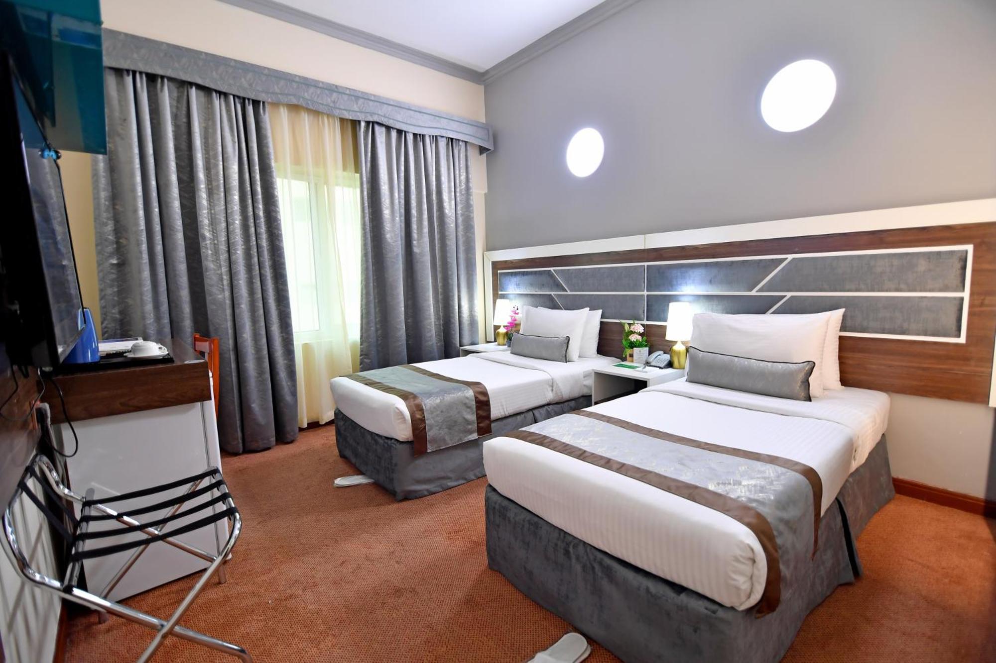 Nejoum Al Emarat Hotell Sharjah Exteriör bild