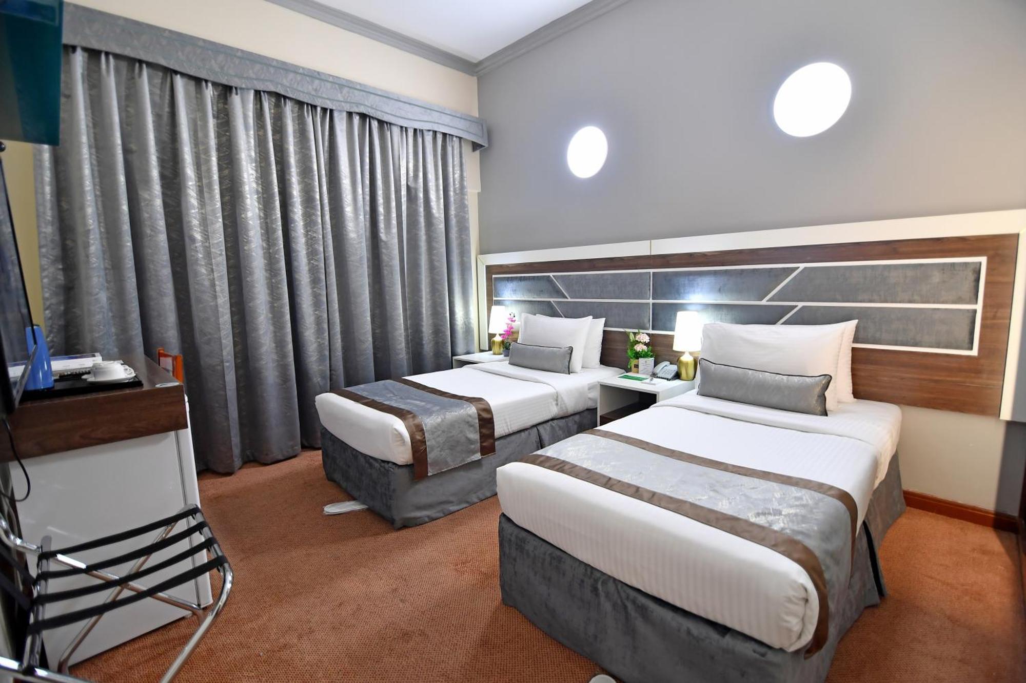 Nejoum Al Emarat Hotell Sharjah Exteriör bild